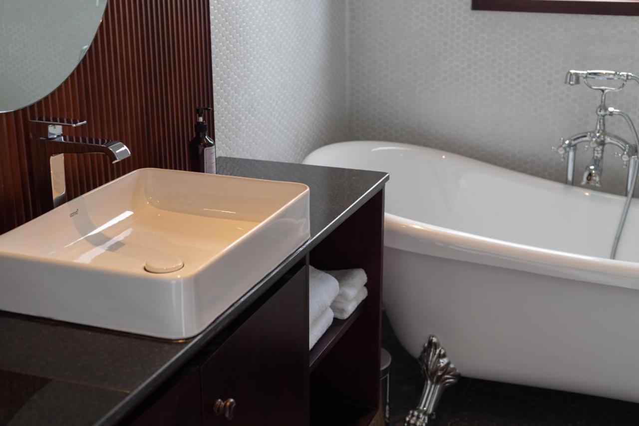 La Chronique Hotel بنوم بنه المظهر الخارجي الصورة